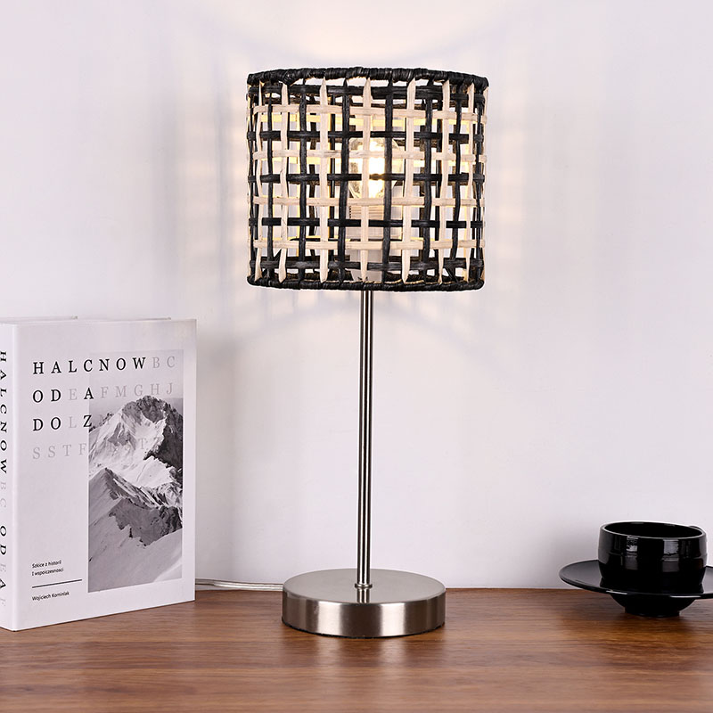 Bamboo Weave bordlampe med metallsokkel